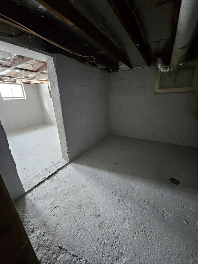 Building Photo - 3 bedroom single family home MILLCREEK