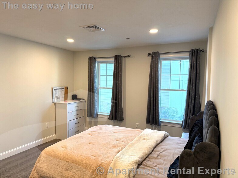 Building Photo - 320 Middlesex Ave