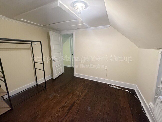 Building Photo - 70 Radcliffe St