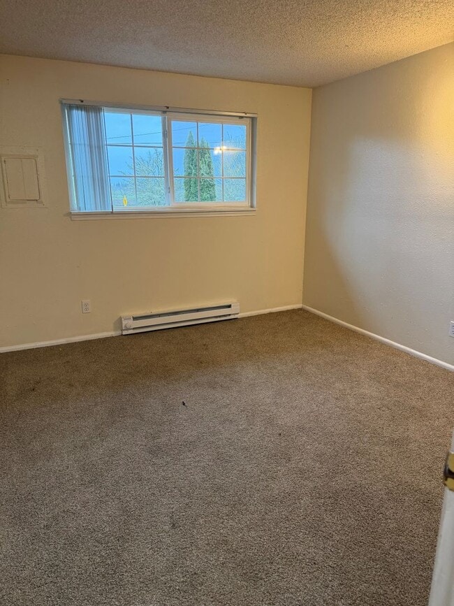 Building Photo - Second floor unit