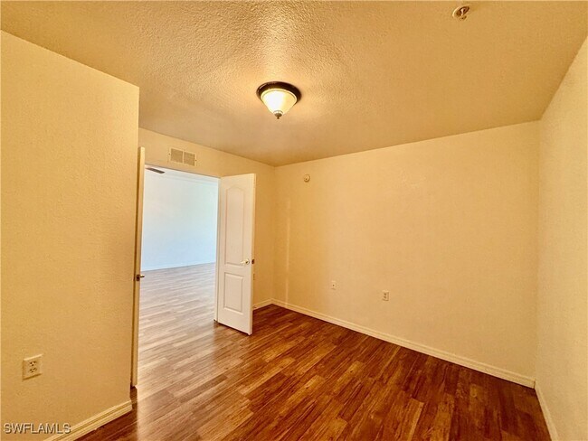 Building Photo - 8450 Kingbird Loop