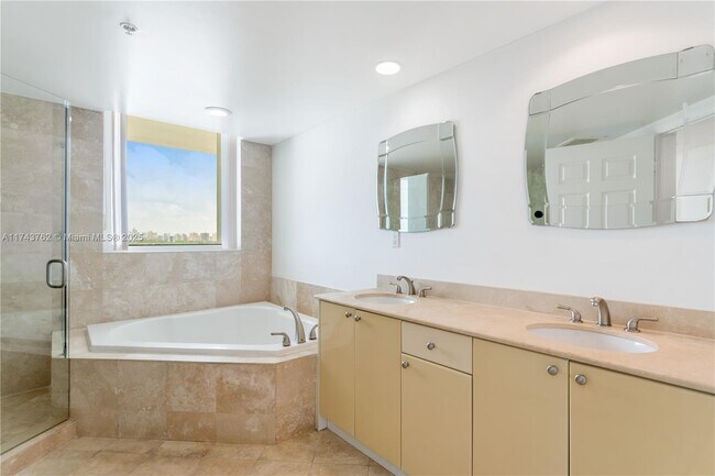 Building Photo - 1755 E Hallandale Beach Blvd