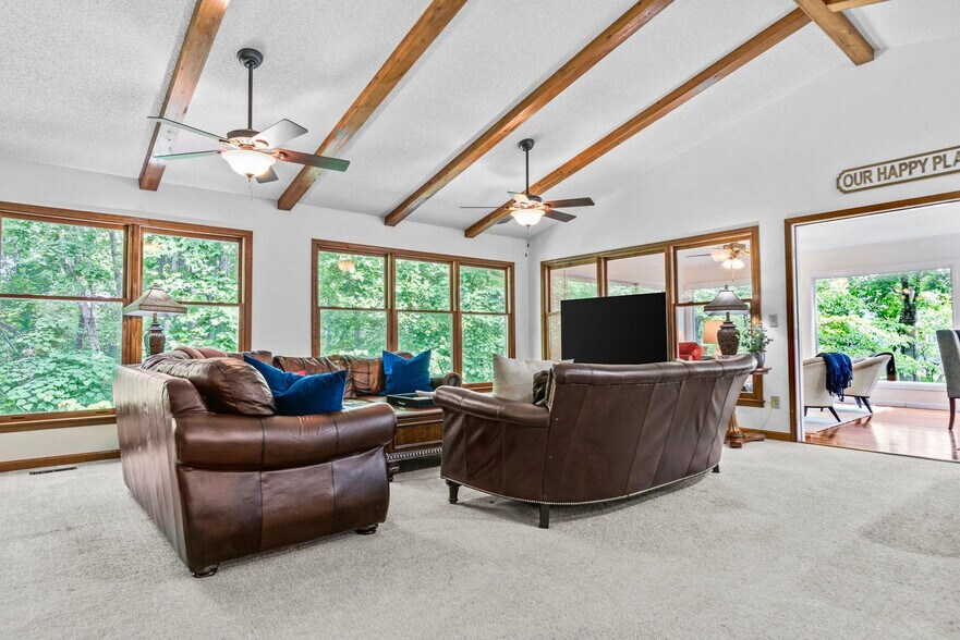 Building Photo - 723 Shorewood Cir