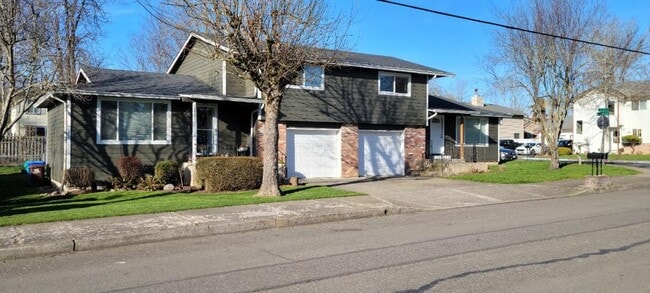 Primary Photo - 3595 NE 8th St
