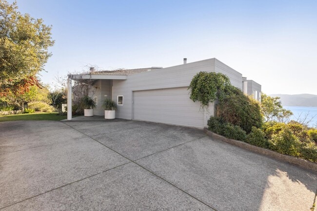 Building Photo - 20 Gilmartin Dr