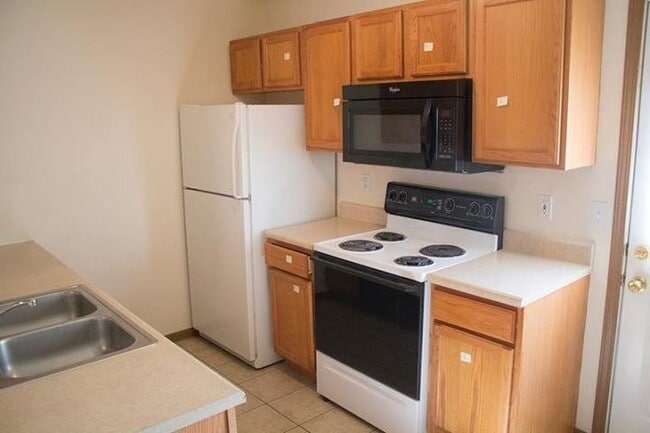 Building Photo - 4/Bed - 3/Bath