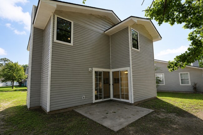 Building Photo - 2820 Kirkwood Cir