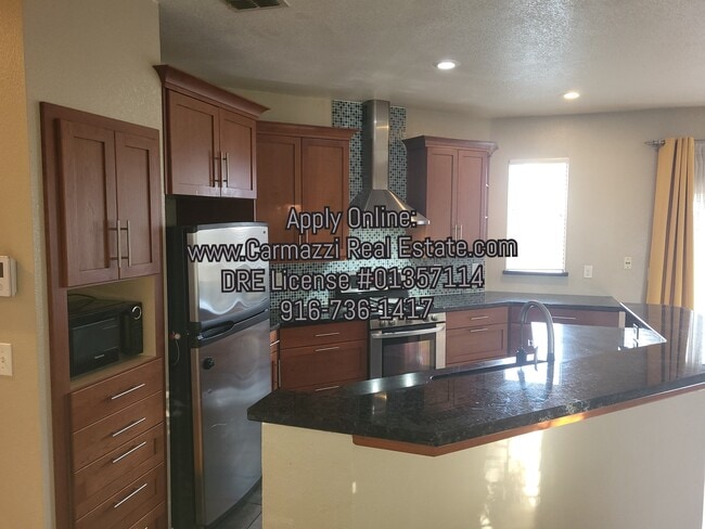 Building Photo - 9197 Irish Gold Way