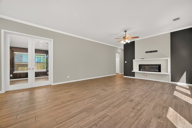 Building Photo - 381 Andes Dr