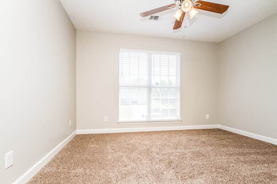 Building Photo - 1114 Poplar Hollow Dr