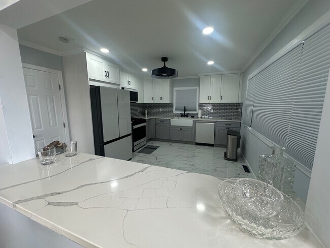 Building Photo - 595 Kingfisher Cir