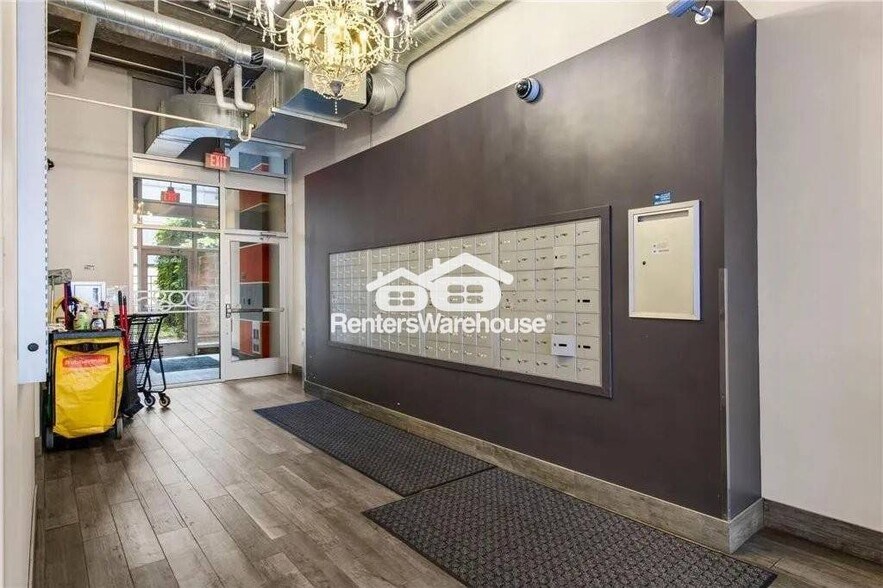 Building Photo - 521 S 7th St