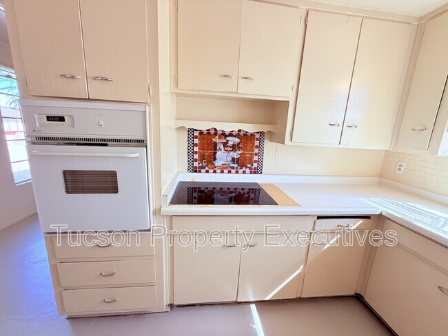 Building Photo - 3274 E Benson Hwy