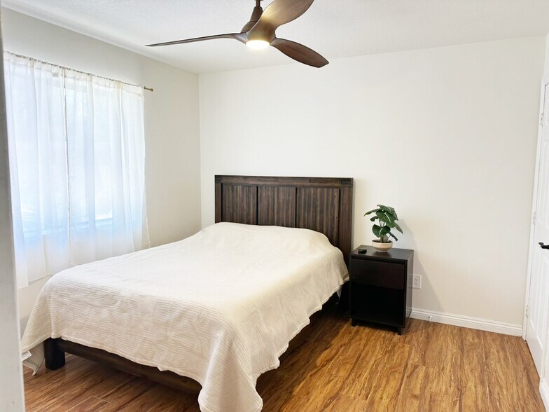 Building Photo - 43550 Carmel Cir