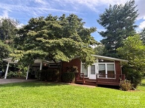 Building Photo - 724 Oakdale Dr