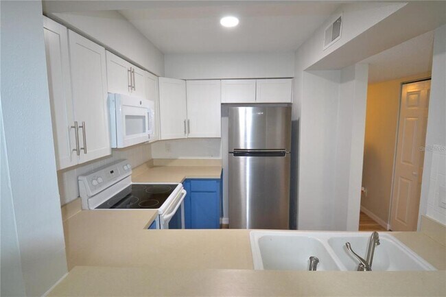 Building Photo - 3399 Mermoor Dr