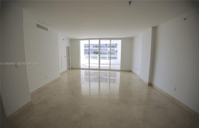 Building Photo - 1800 N Bayshore Dr