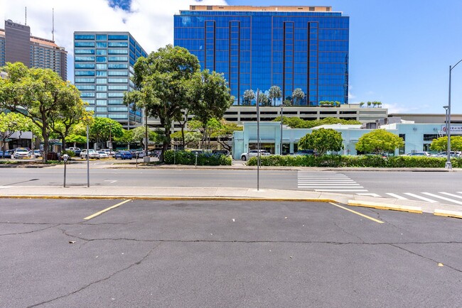 Building Photo - Coty Tower 703