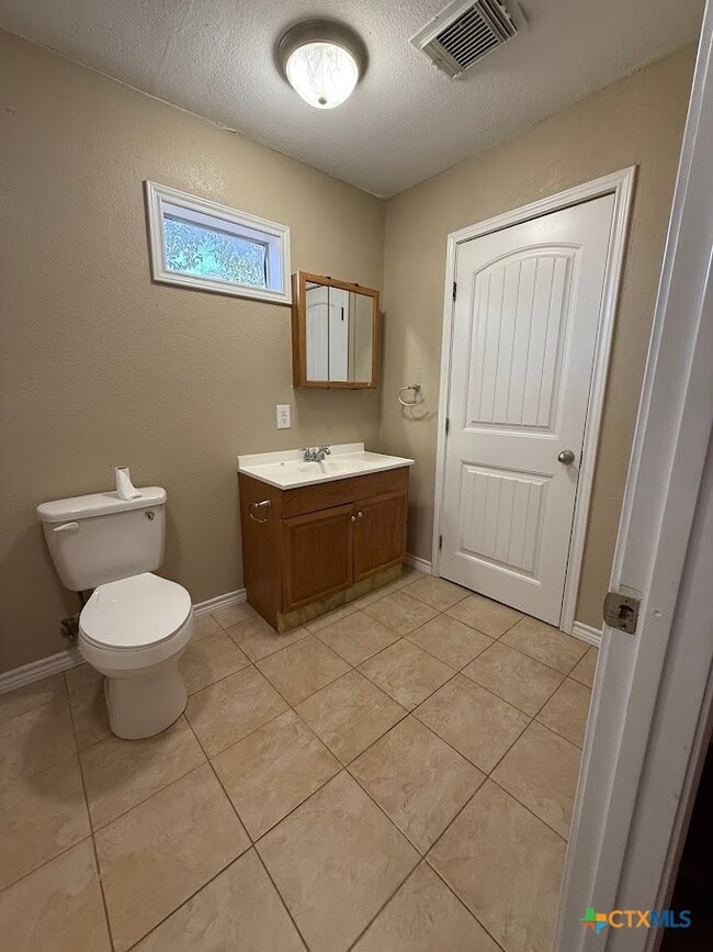 Building Photo - 784 Samuels St