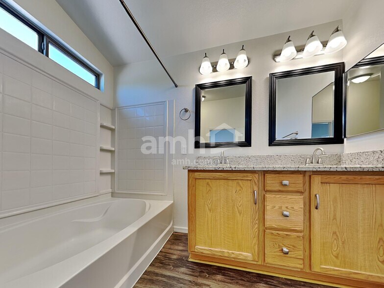 Building Photo - 7856 S Splinter Way