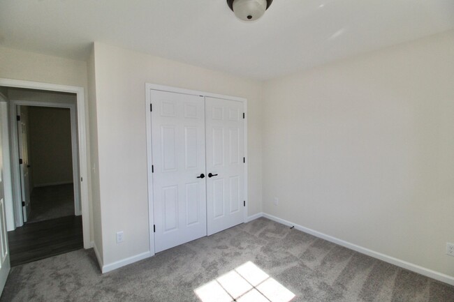 Building Photo - Newer Home for Rent in Brentwood Subdivision!