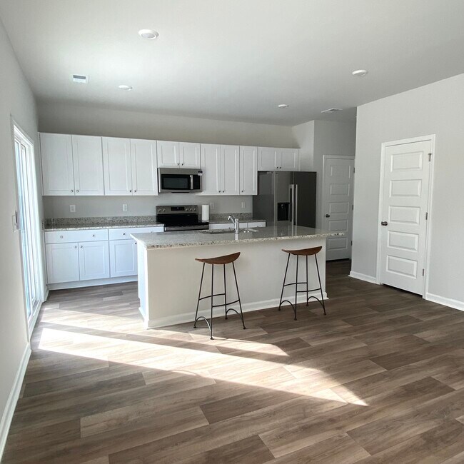 Building Photo - 3336 Mid Summer Ln