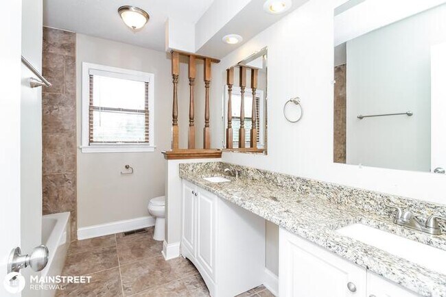 Building Photo - 8105 Thornwood Rd, Louisville, KY 40220
