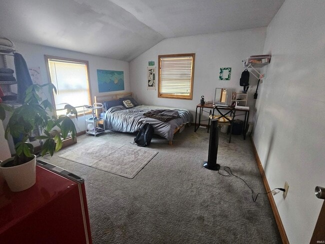 Building Photo - 405 E 15th St