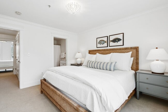 Building Photo - Fully Furnished 2BR Condo with Designer Touches in Shelmore Village