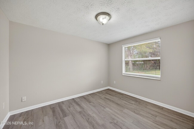 Building Photo - 726 Perryman Ln W