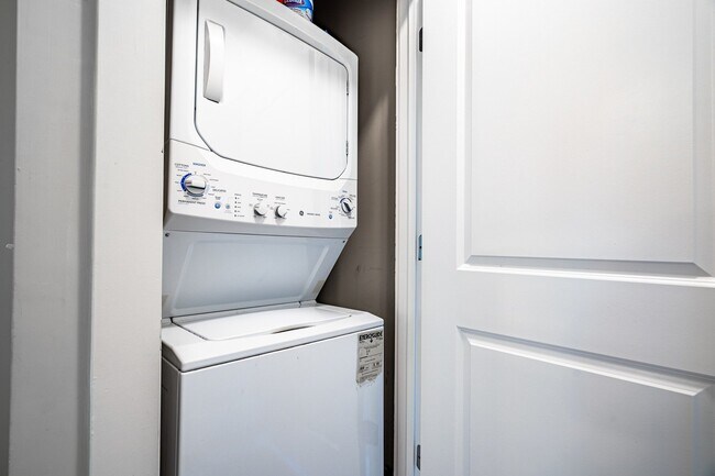 Building Photo - Furnished, short-term lease available now ...