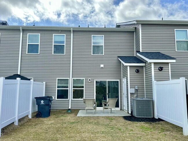 Building Photo - 44 Beachley Pl