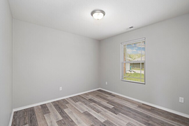 Building Photo - 3 Bedroom Rental Home in Republic!