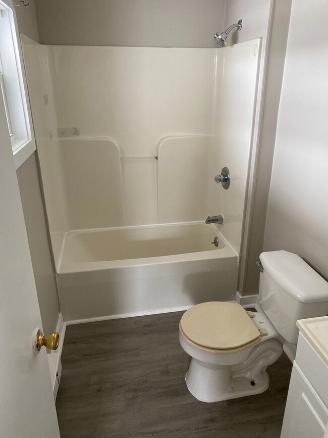 Building Photo - 712 S Irving Ave