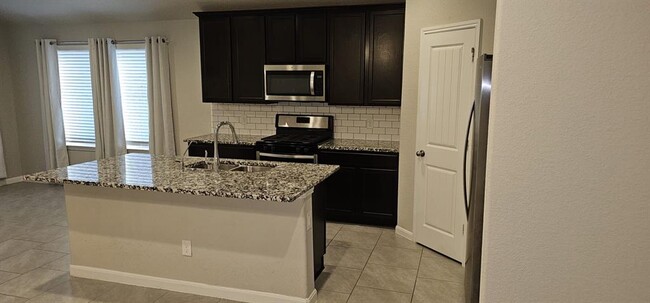 Building Photo - 7519 Highland Chase Dr