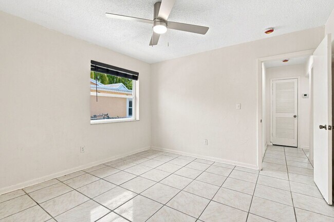 Building Photo - 872 NW 108th St