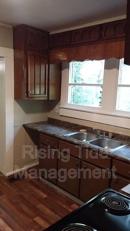 Building Photo - 701 84th St S