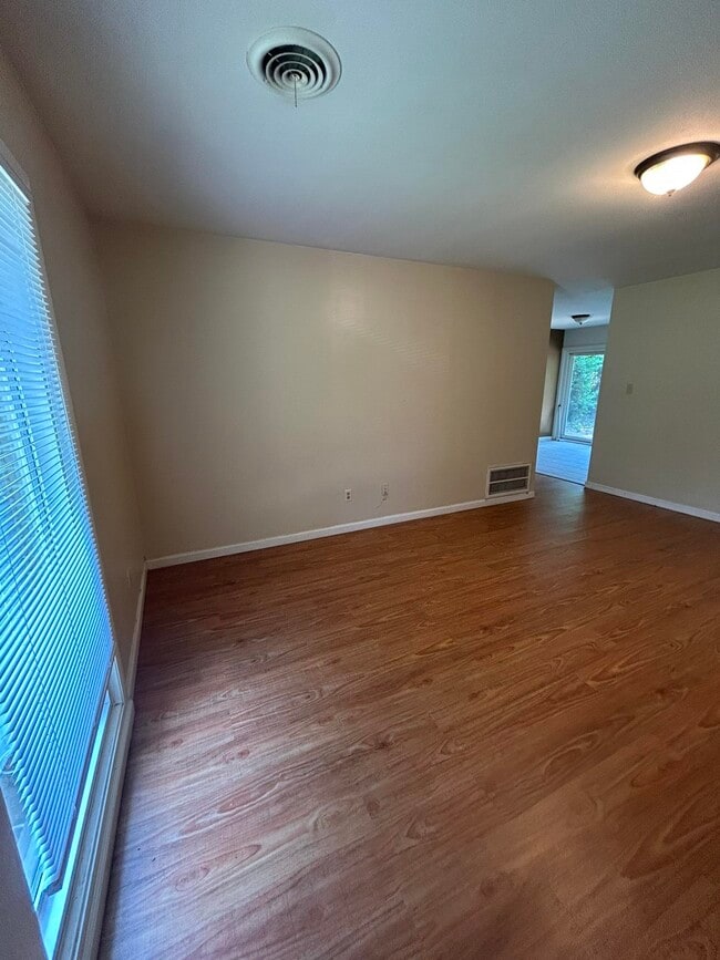 Building Photo - 811 Bahama Dr