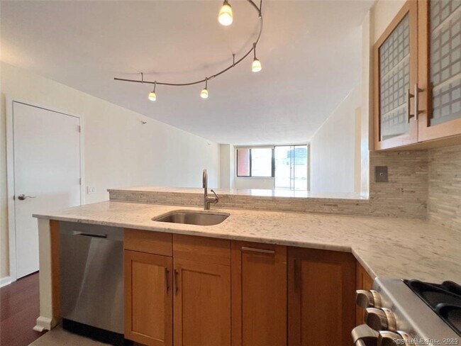 Building Photo - 25 Forest St