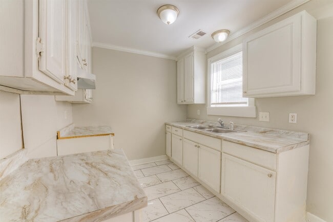 Building Photo - 1778 Edward Ave