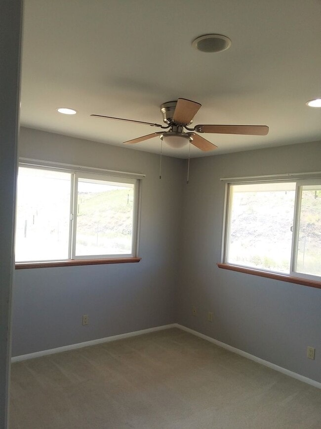 Building Photo - Paio, Nainoa