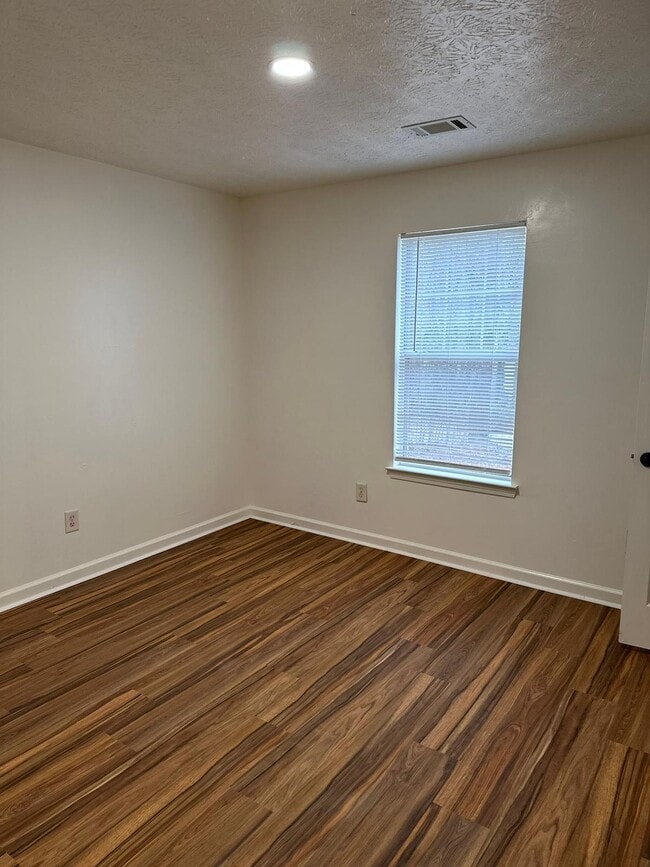 Building Photo - 108 Marshall Dr