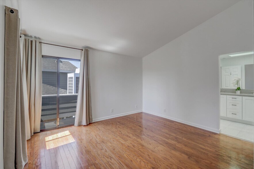 Building Photo - 2191 Canyon Dr