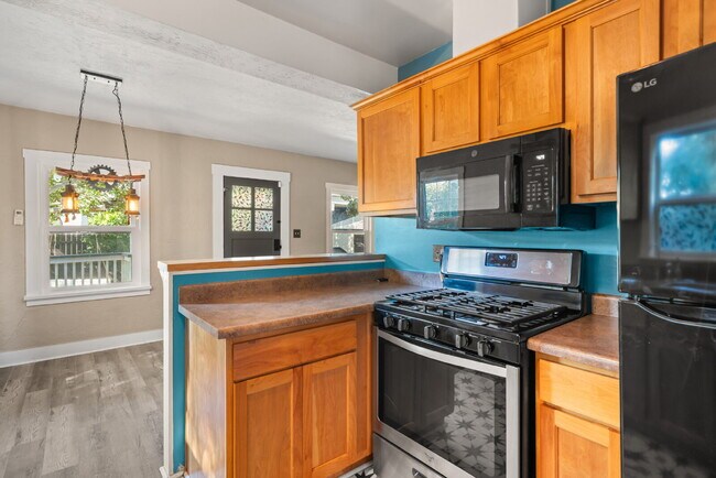 Building Photo - 531 Clay St