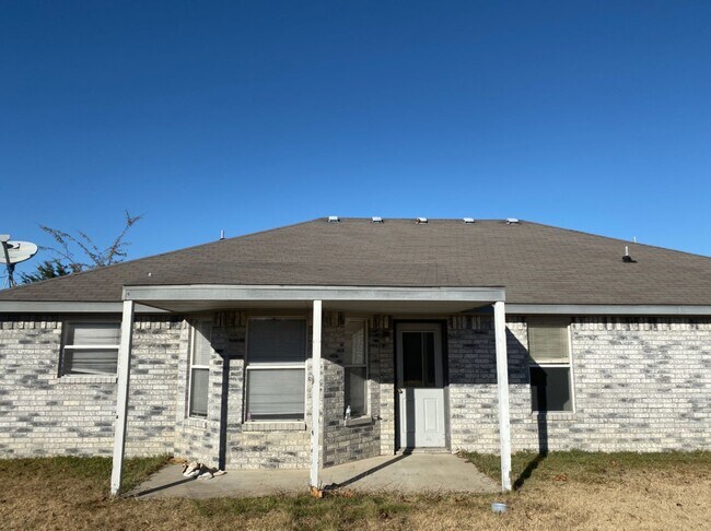 Building Photo - 3bd/2ba Single-Family Home on Amethyst Dr!