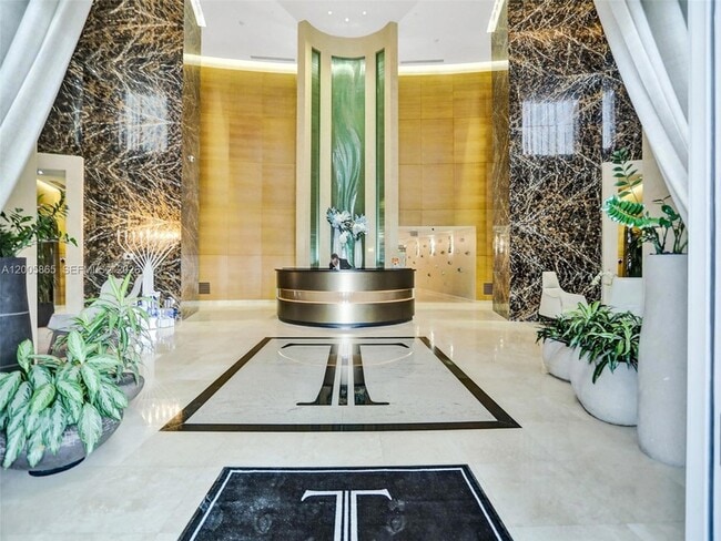 Building Photo - 15901 Collins Ave