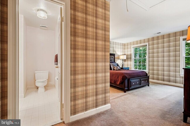 Building Photo - 9454 Newbridge Dr