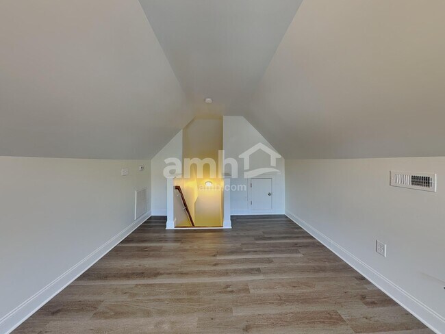 Building Photo - 166 Sequoia Dr