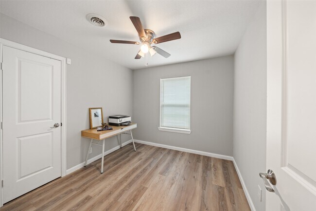 Building Photo - 5755 Belvedere Dr