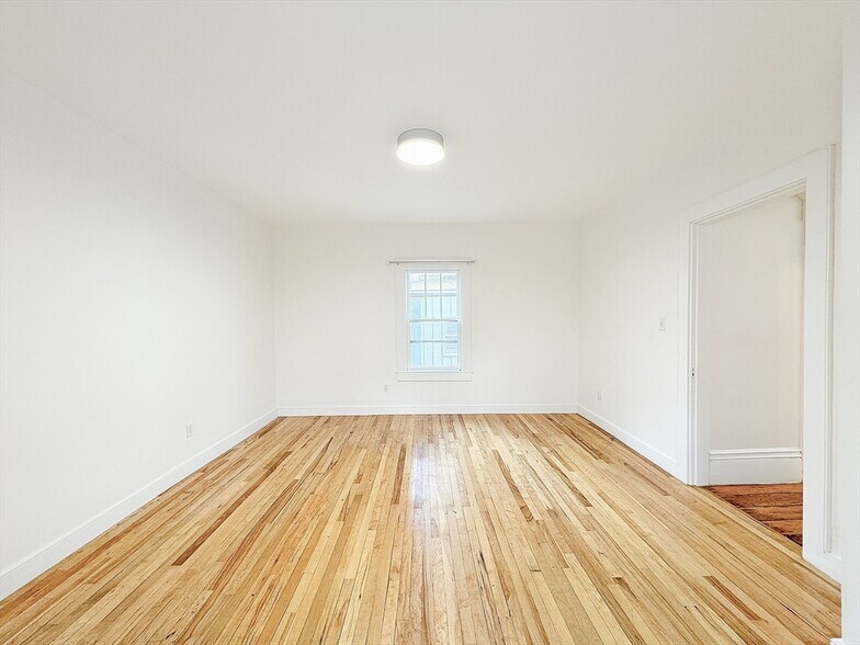 Building Photo - 269 Lamartine St